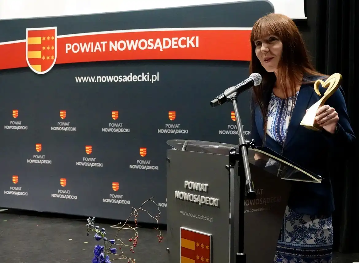 Gala „Sądeckie Oblicza Wolontariatu”. Starosta nagrodził wolontariuszy zaangażowanych w niesienie pomocy innym