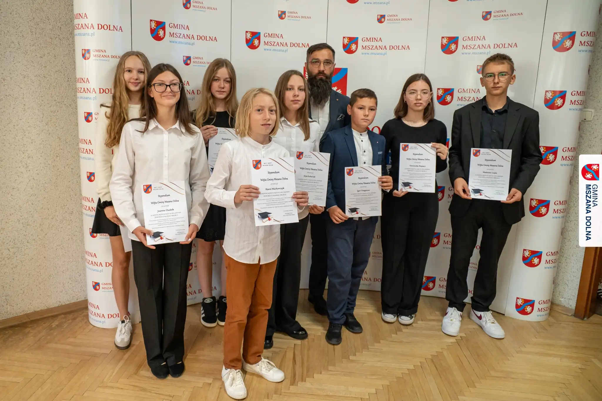 Najzdolniejsi uczniowie Gminy Mszana Dolna nagrodzeni stypendiami Wójta