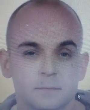 Poszukiwany Piotr Dyrek. 37-latek z Mordarki ścigany listem gończym