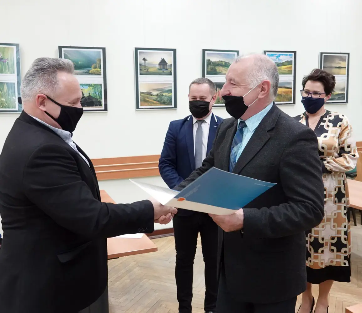 Nowy Sącz: W Starostwie podpisano umowy na prowadzenie Szkółek ginących zawodów w 2021 roku