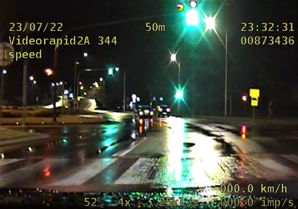 Aż 40 wykroczeń oraz dwa zatrzymane prawa jazdy. To efekt zaledwie kilku godzin patroli nocnych policji w Nowym Sączu
