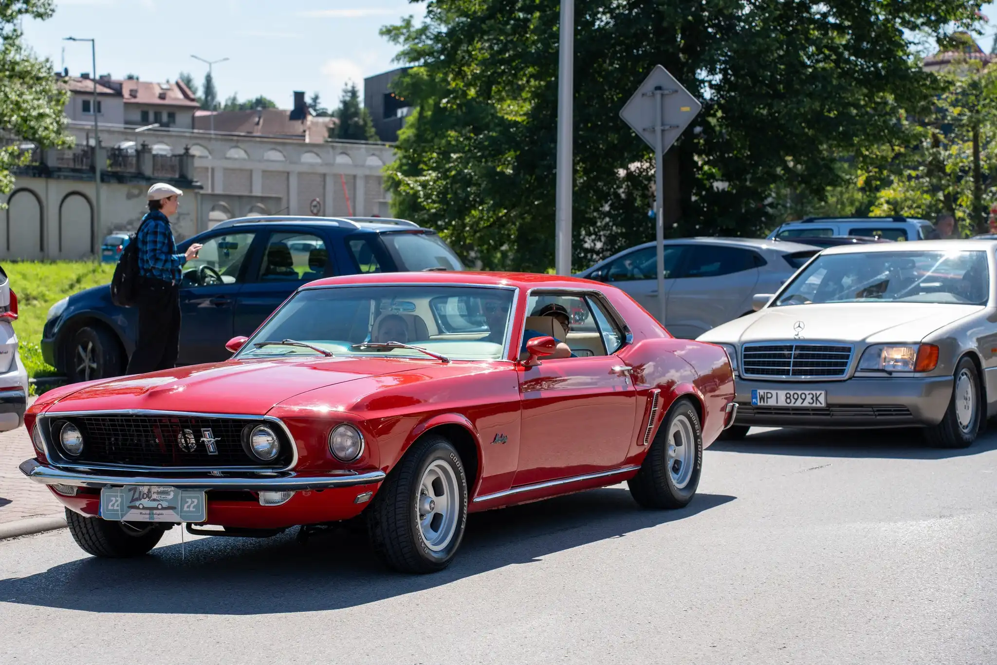 Motoryzacyjna podróż w czasie. XVII Zlot Zabytkowych Pojazdów zawitał do powiatu limanowskiego