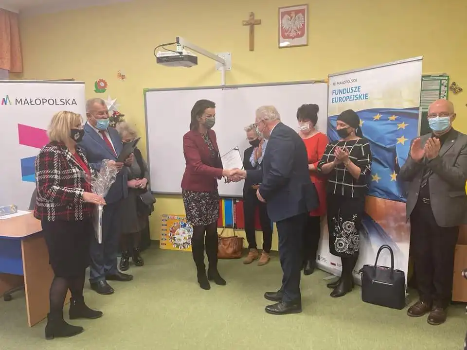 Szkoła w Bobowej z grantem na zakup wysokiej jakości urządzeń cyfrowych