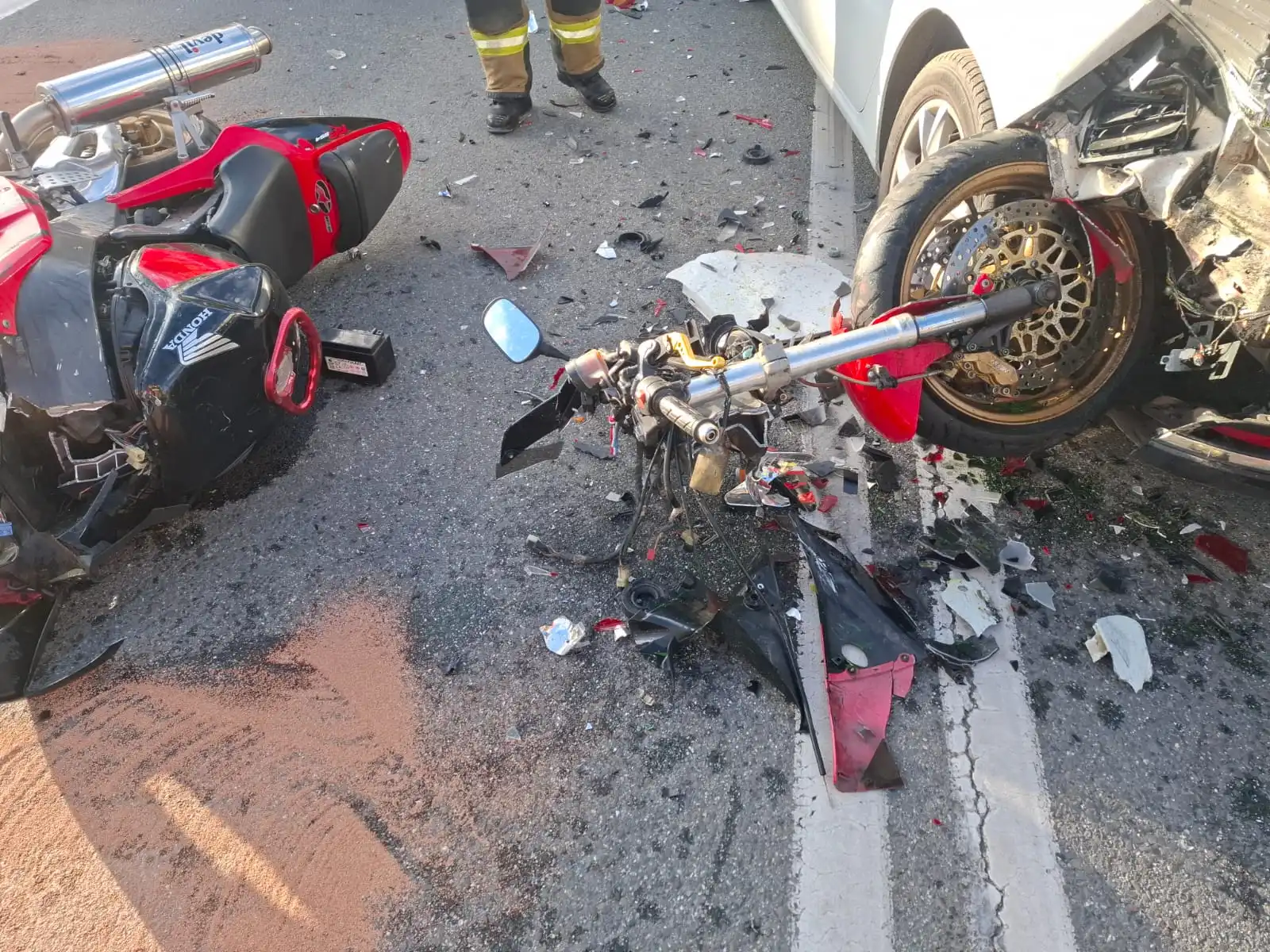 Wypadek w Łabowej. Dwoje motocyklistów w szpitalu po zderzeniu z samochodem