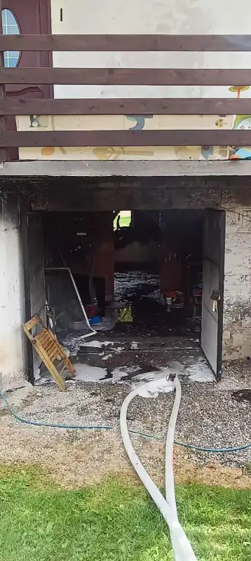 Pożar w Naszacowicach. Paliło się podpiwniczenie budynku