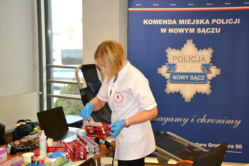 Akcja krwiodawstwa w sądeckiej Komendzie. Zebrano ponad 14 litrów cennego płynu