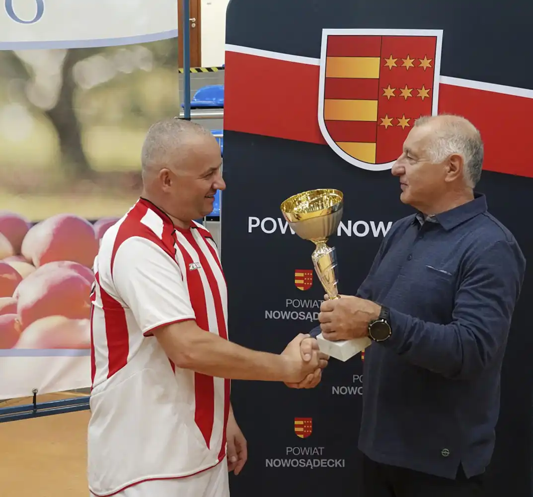 W Łącku rozegrano Powiatowy Halowy Turniej Piłki Nożnej Pracowników Samorządowych i Służb Mundurowych