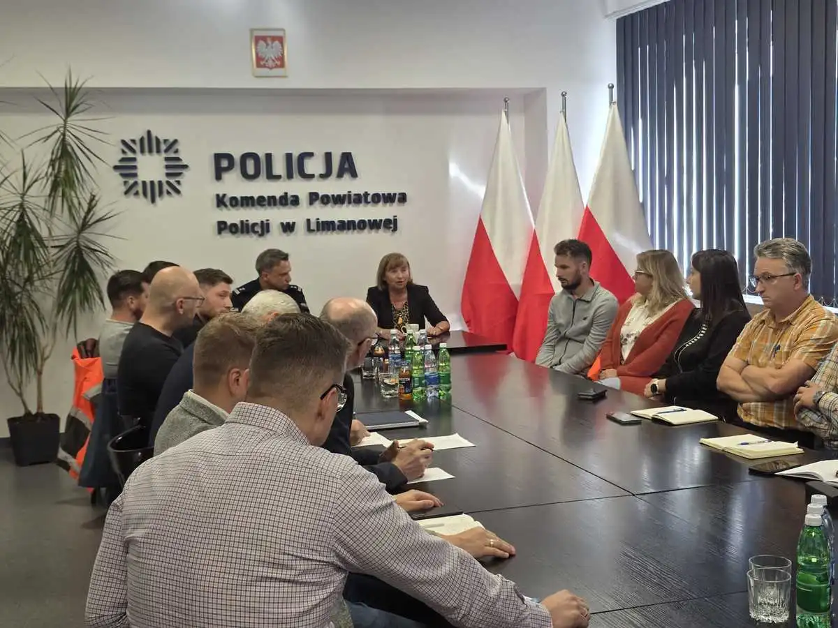 Zanieczyszczone drogi po budowie kolei. W Limanowej ruszyły rozmowy o działaniach naprawczych