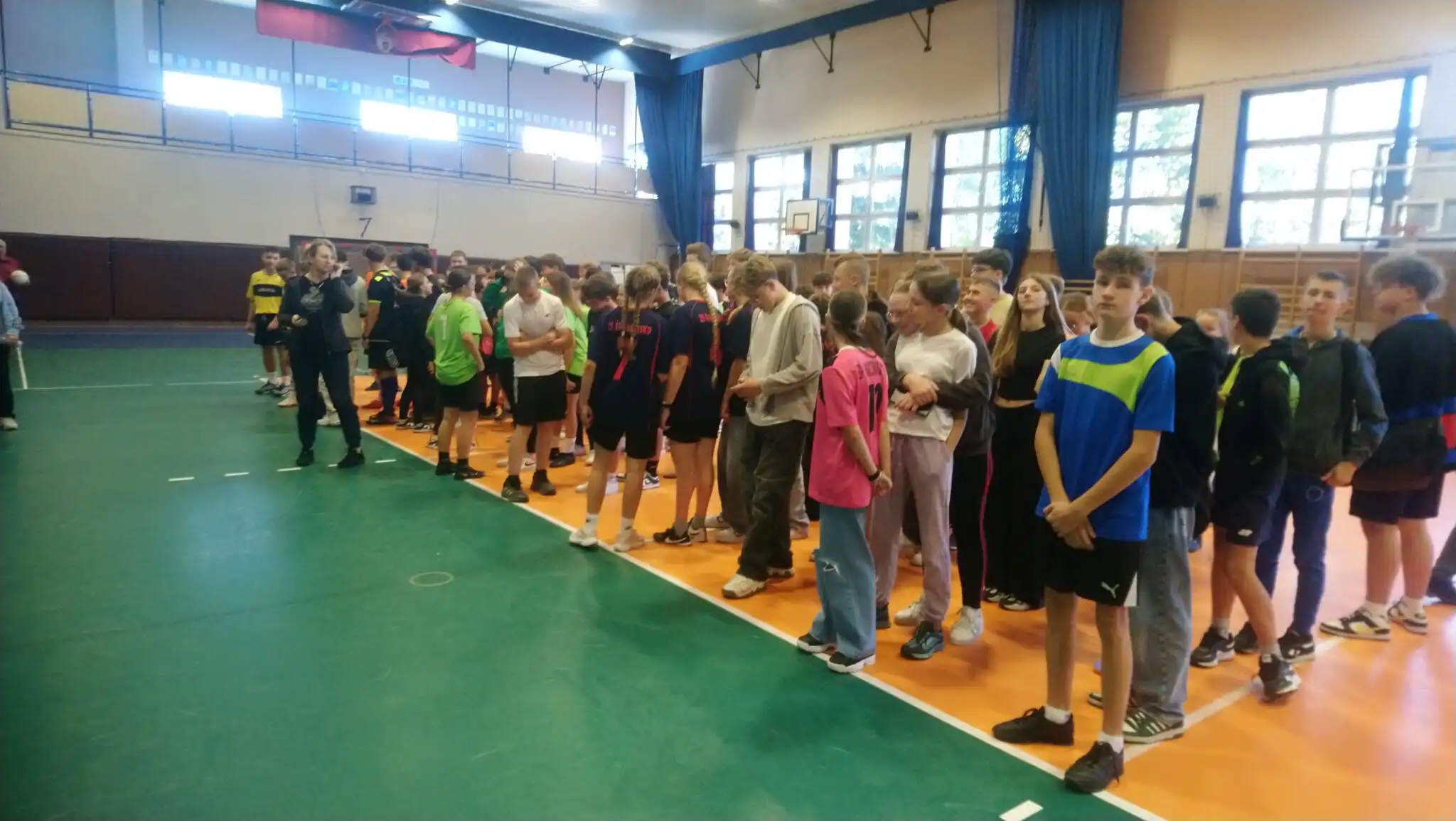 Mistrzostwa Gminy Chełmiec w halowej piłce nożnej. Emocje i triumfy na sportowej arenie w Świniarsku