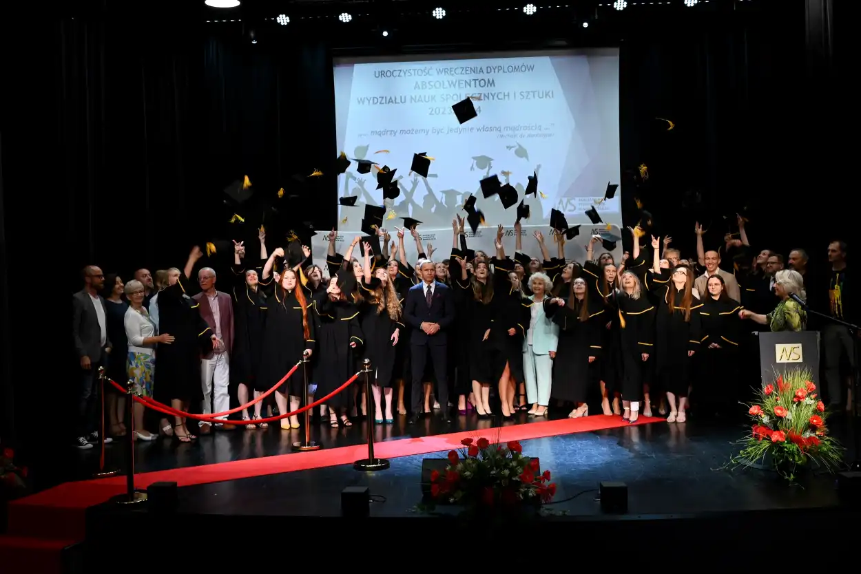 Kolejni studenci ANS z dyplomami