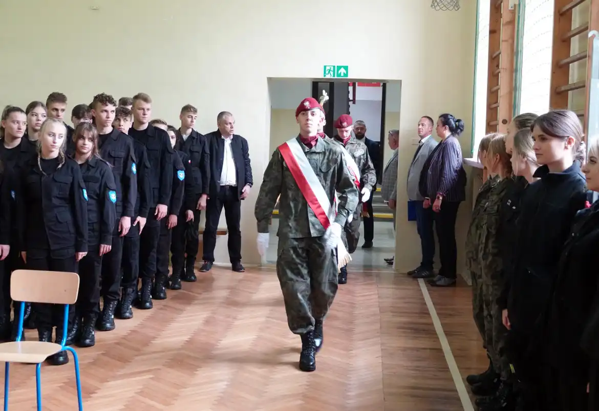 Rok szkolny w szkołach powiatu nowosądeckiego rozpoczęty. Do placówek będzie uczęszczać ponad 3200 uczniów