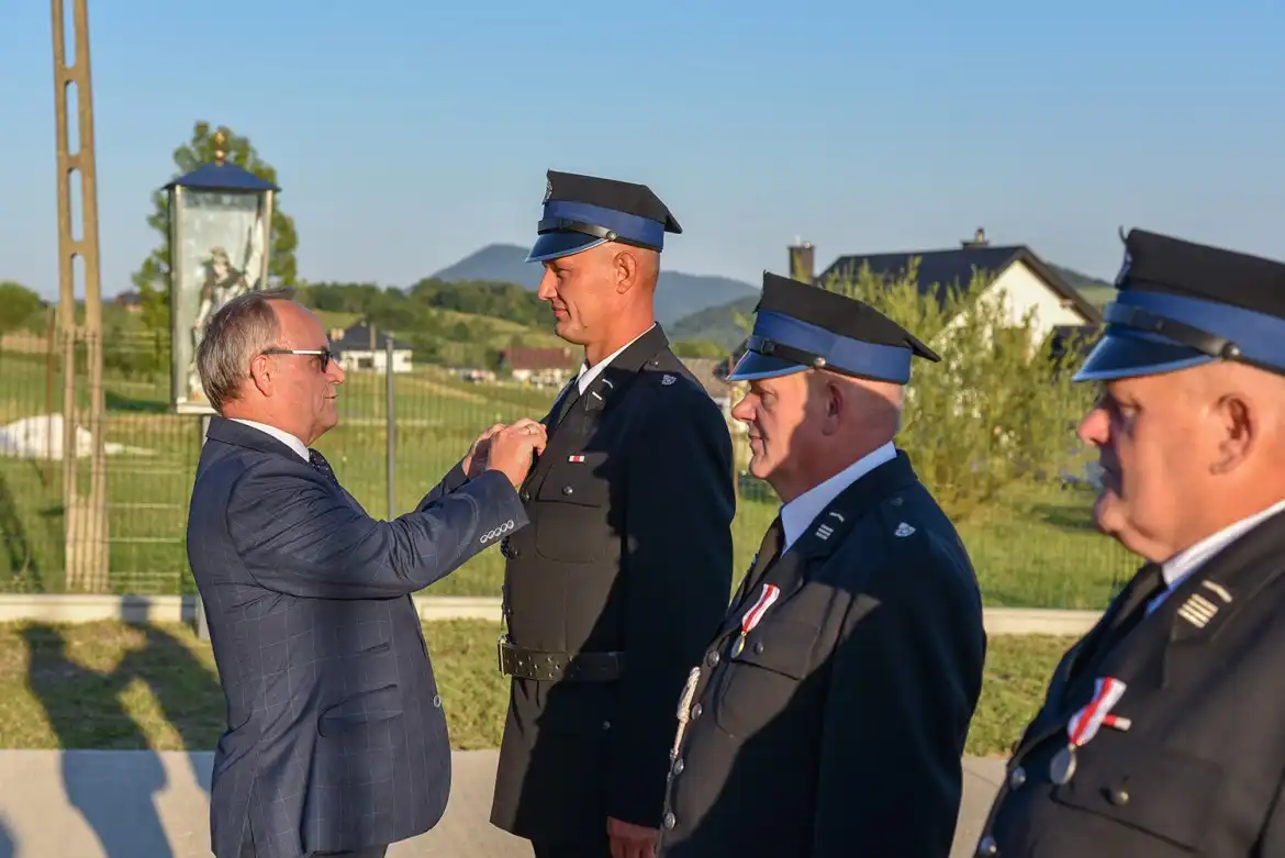 Strażacy ze Starej Wsi świętują: nowy sprzęt i rocznica patrona. Wręczono odznaczenia