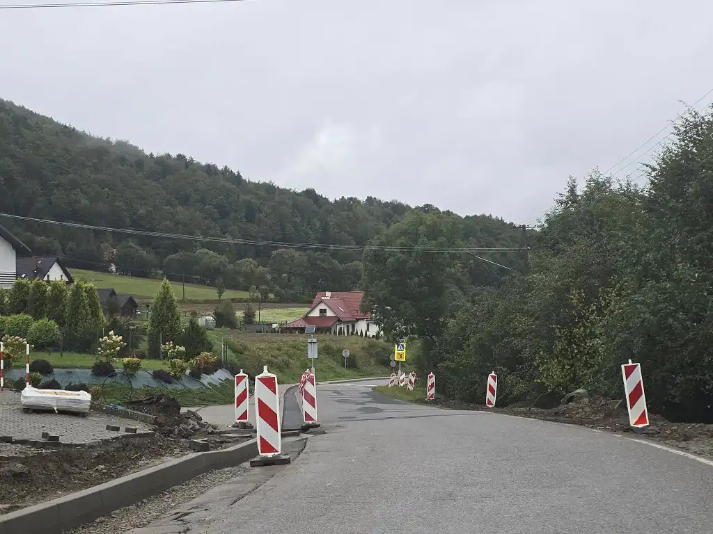 Bezpieczniej przy szkole w Roztoce. Nowe przejście dla pieszych