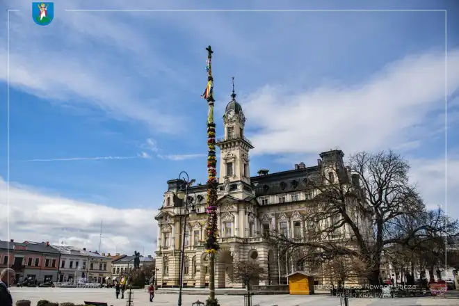 Obok nowosądeckiego ratusza stanęła palma wielkanocna