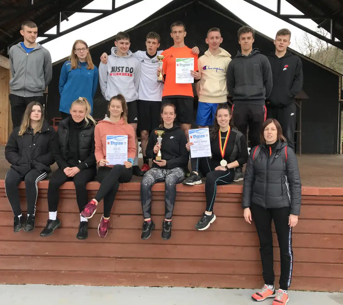 Uczniowie ZS w Starym Sączu reprezentują szkołę w wojewódzkich i rejonowych zawodach sportowych