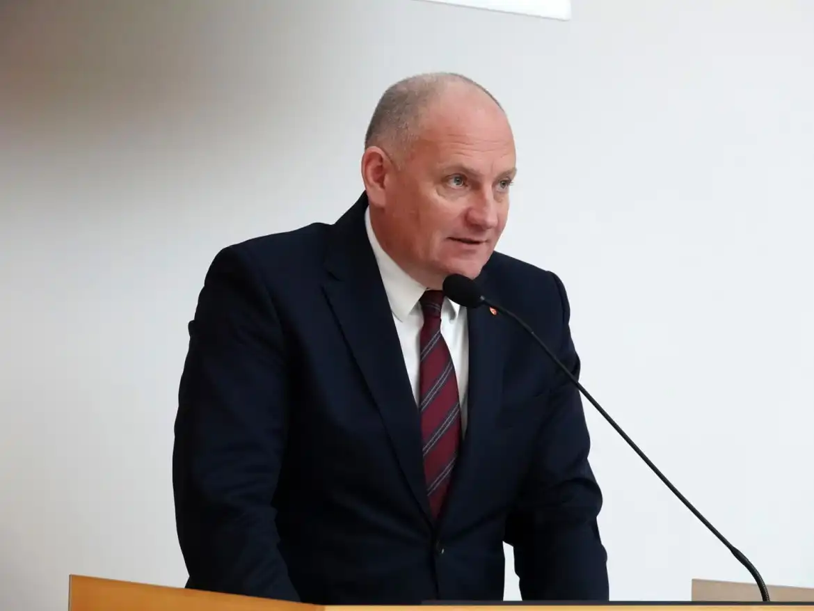 Budżet Powiatu Nowosądeckiego na 2026 rok przyjęty. Miliony na drogi, szkoły i remonty