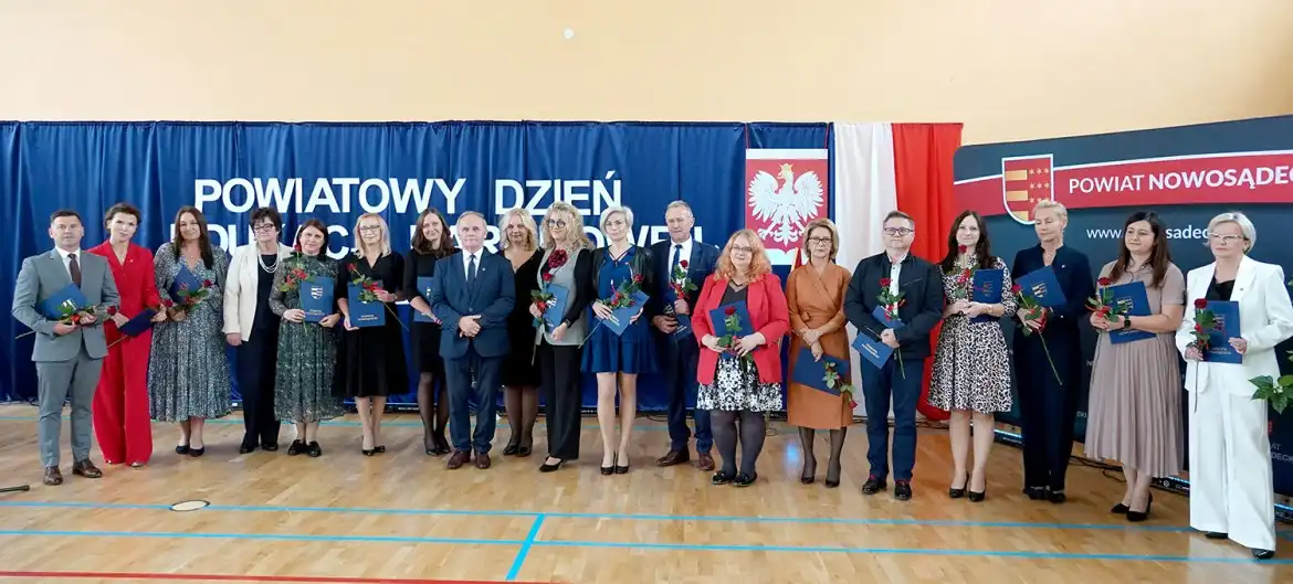 Powiatowy Dzień Edukacji w Krynicy-Zdroju. Uhonorowanie nauczycieli i dyrektorów