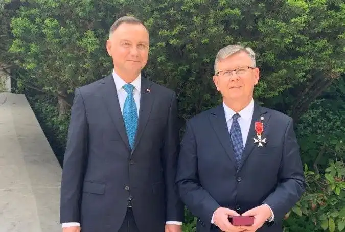 Marszałek Witold Kozłowski odznaczony Krzyżem Oficerskim Orderu Odrodzenia Polski