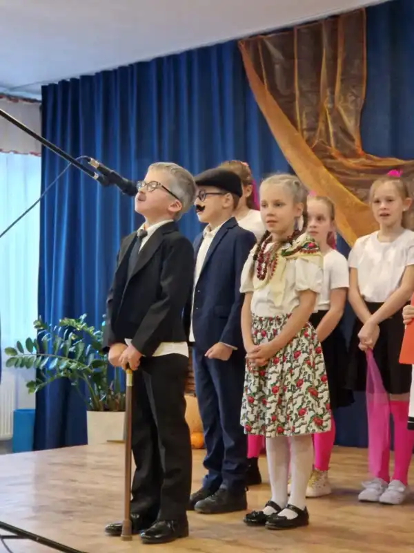 Seniorzy łączą pokolenia. Radosny Dzień Seniora w Łabowej