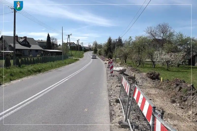 Nowy Sącz: Trwa budowa chodnika przy ul. Mała Poręba