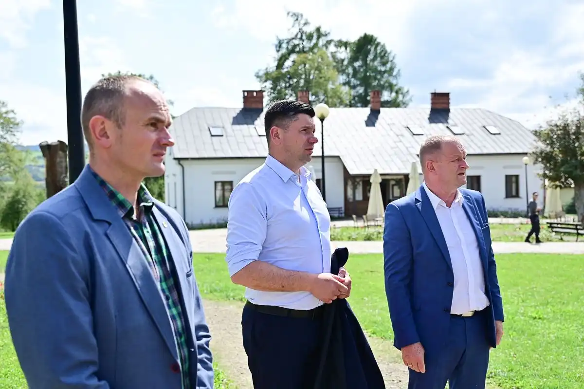 Marszałek Witold Kozłowski z wizytą w Nowym Sączu i Korzennej