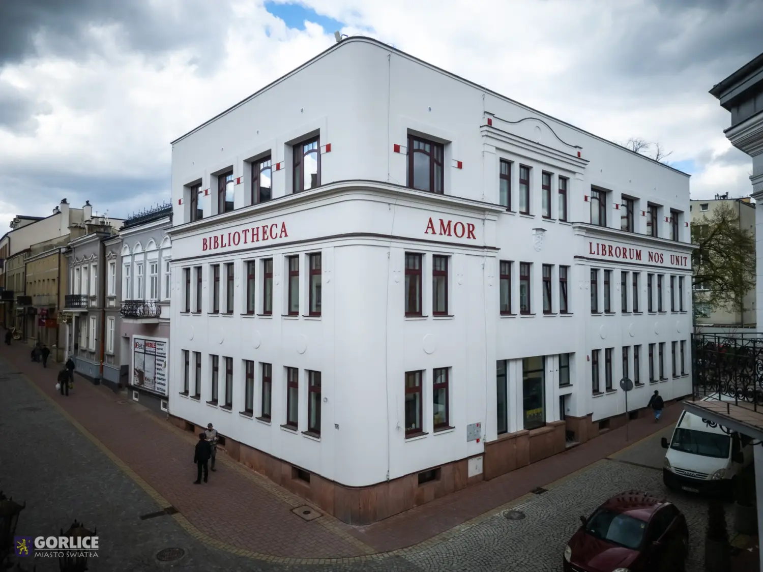 Remont biblioteki w Gorlicach zakończony. Miasto pozyskało kolejne pieniądze na likwidację barier
