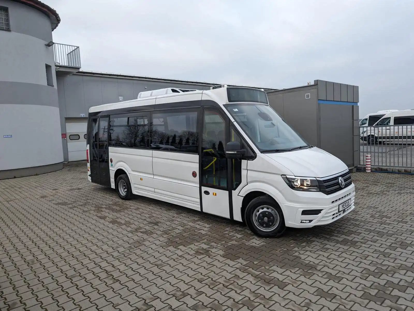 Nowoczesność na trasie Wola Kurowska – Nowy Sącz. Nowy autobus i zniżki dla seniorów